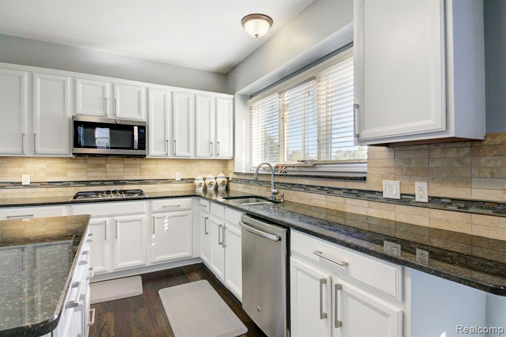 49169 Founders Court, Canton, MI 48187 — Photo 16