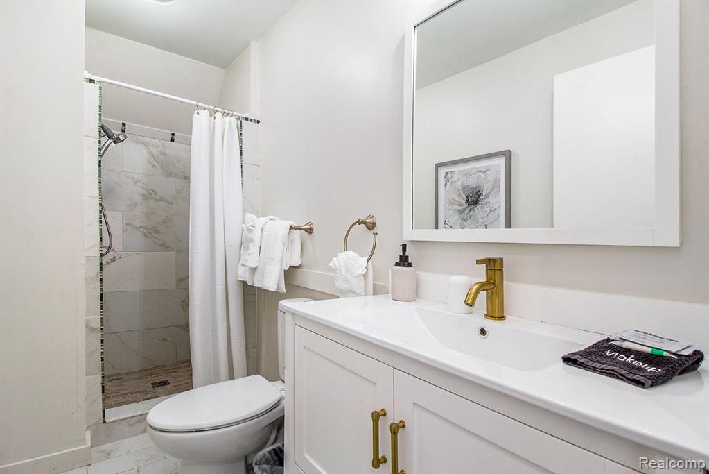 155 N Main Street, Clarkston, MI, 00000