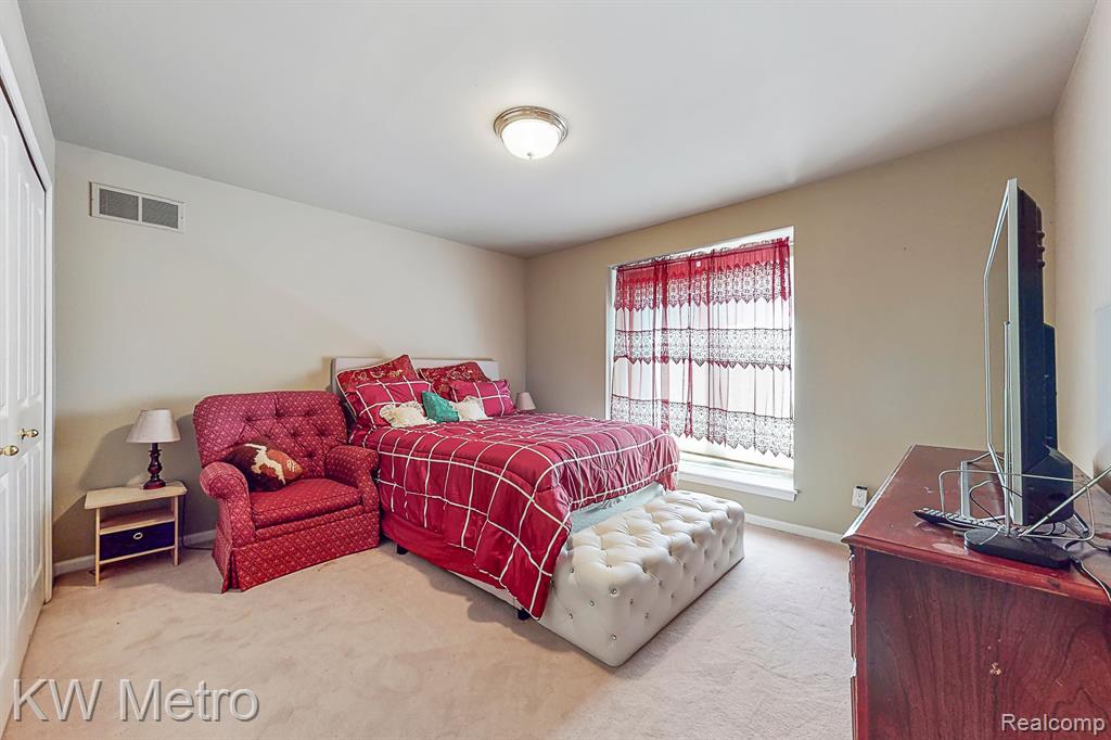 6657 Chelsea Bridge, West Bloomfield, MI — Photo 32