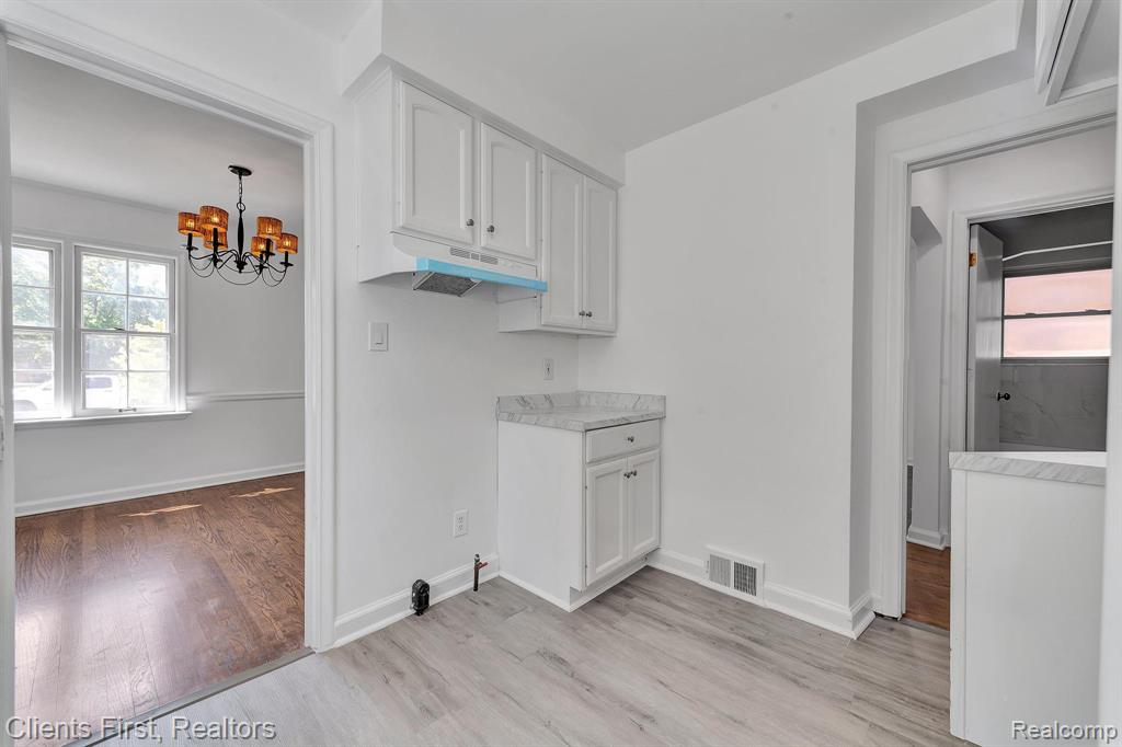 524 N York Street, Dearborn, MI 48128 — Photo 12