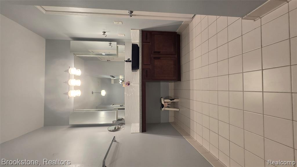 1976 Pinecroft Drive, 194, Canton, MI 48188 — Photo 17