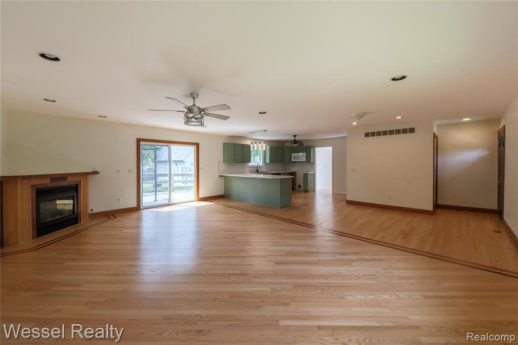 47437 BETTY Street, Shelby Twp, MI 48317 — Photo 13