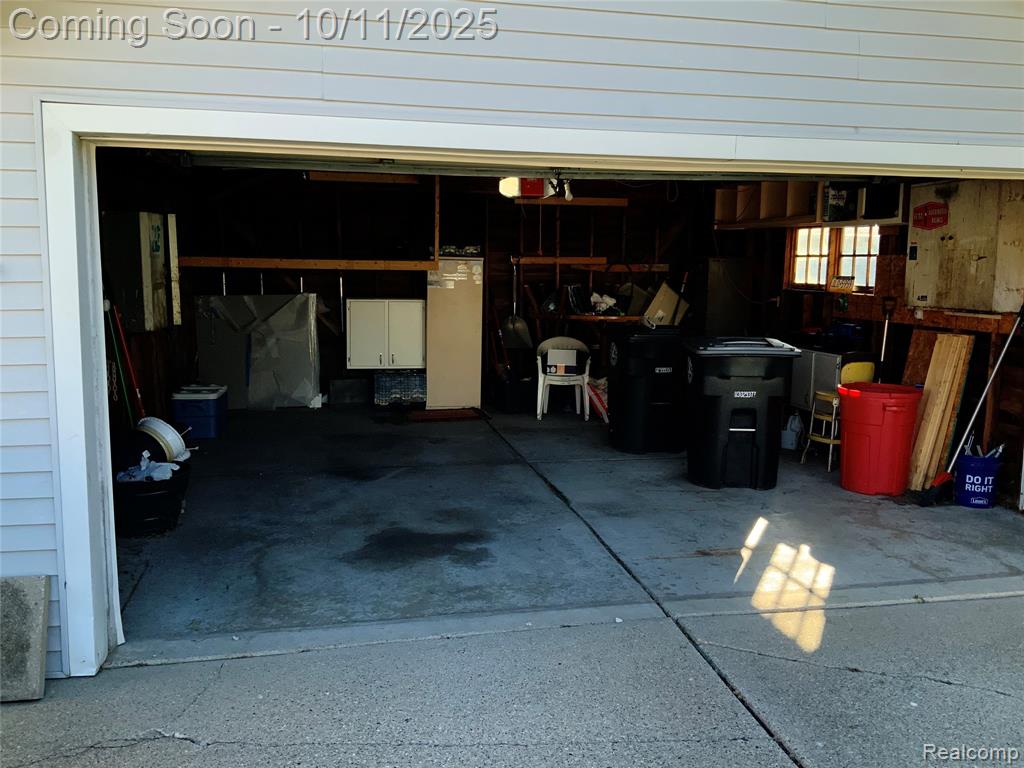 9130 E Bassett Court, Livonia, MI 48150 — Photo 36