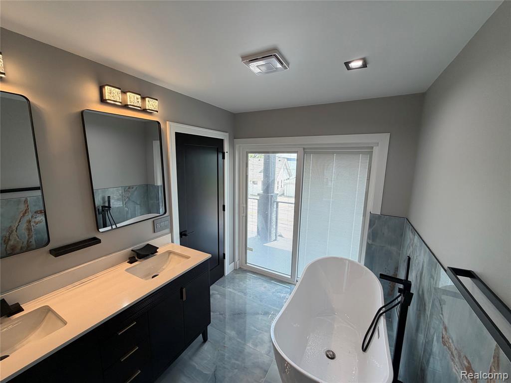 561 E Walled Lake Drive, Walled Lake, MI 48390 — Photo 17