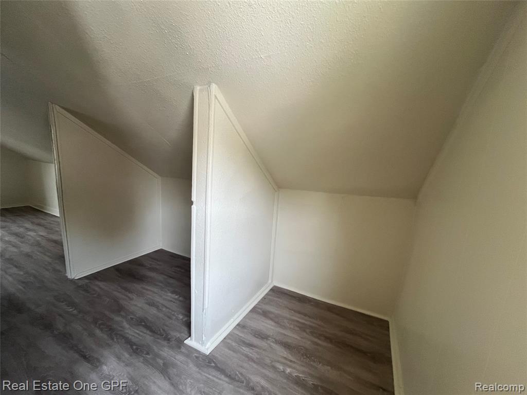 8679 CHALMERS Avenue, Warren, MI 48089 — Photo 14