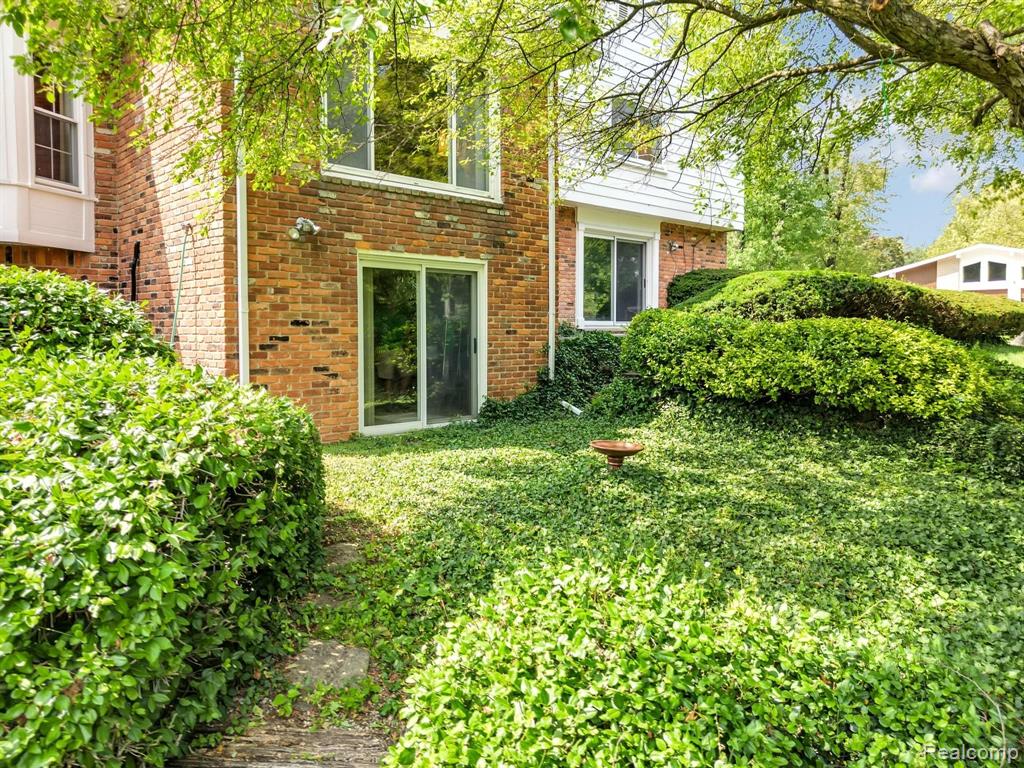 530 WHITEHALL Road, Bloomfield Hills, MI 48304 — Photo 58