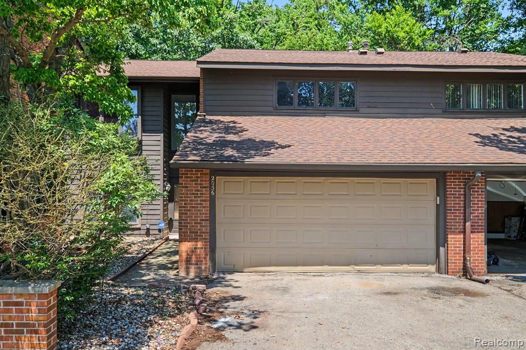 2056 Walden Court, Flint, MI 48532 — Photo 2