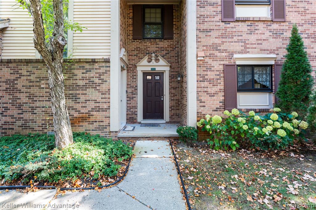 37132 Brentwood Circle, Farmington Hills, MI 48331 — Photo 4