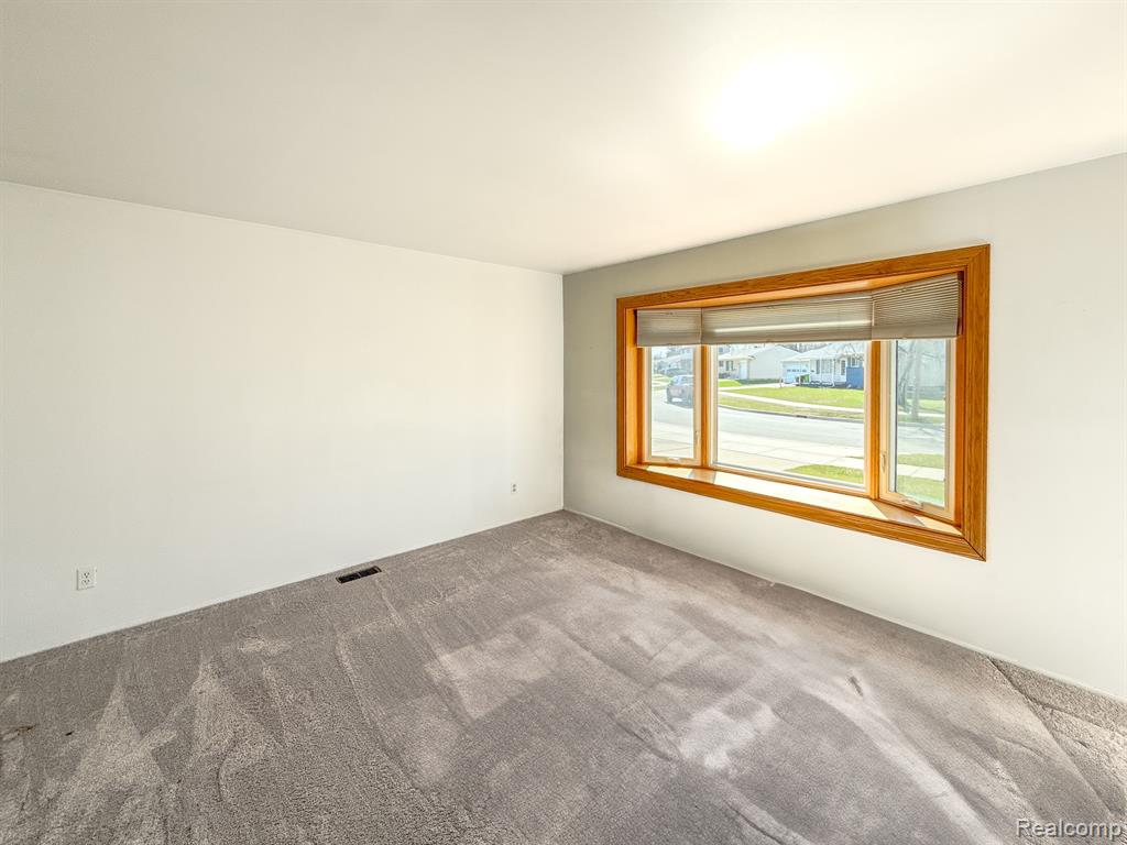 5171 OAKVIEW Drive, Swartz Creek, MI 48473 — Photo 16