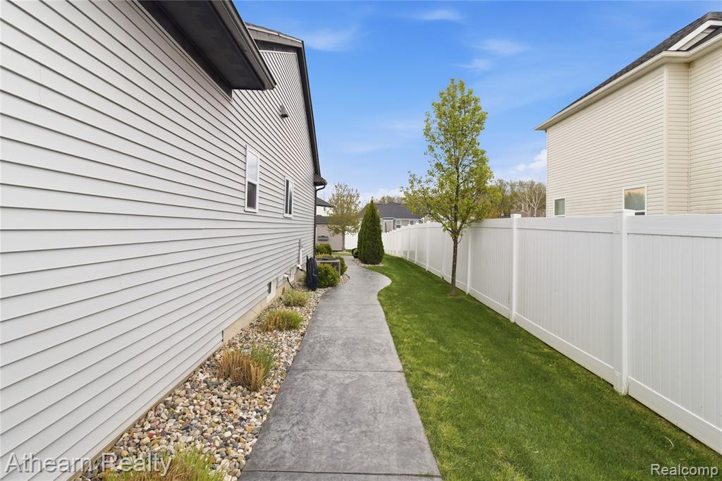 8197 Hidden Cove Court, Grand Blanc, MI 48439 — Photo 5