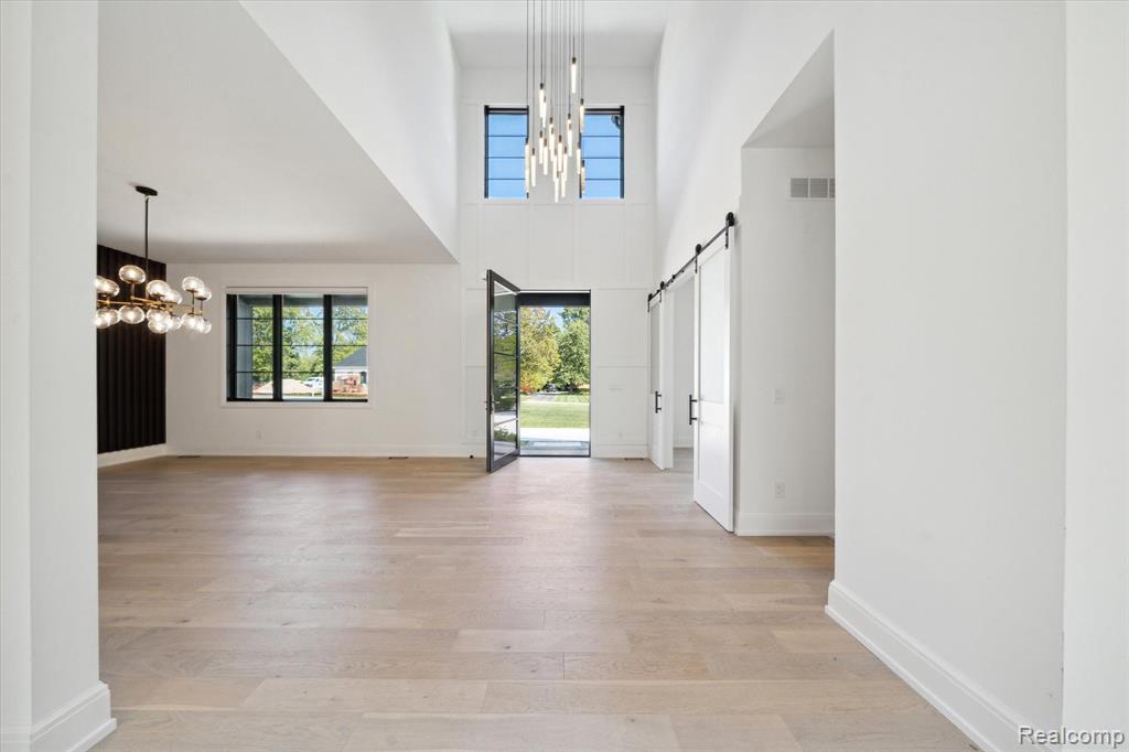 7450 PARKSTONE Lane, Bloomfield Hills, MI 48301 — Photo 9