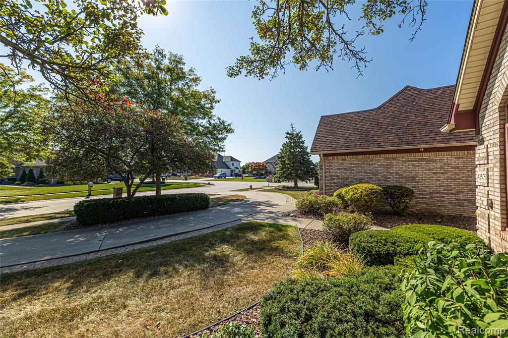 43505 Austin Drive, Sterling Heights, MI 48314 — Photo 46