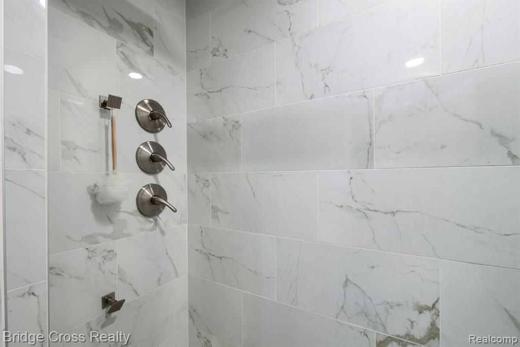 24877 Auburn Lane, Southfield, MI 48033 — Photo 33