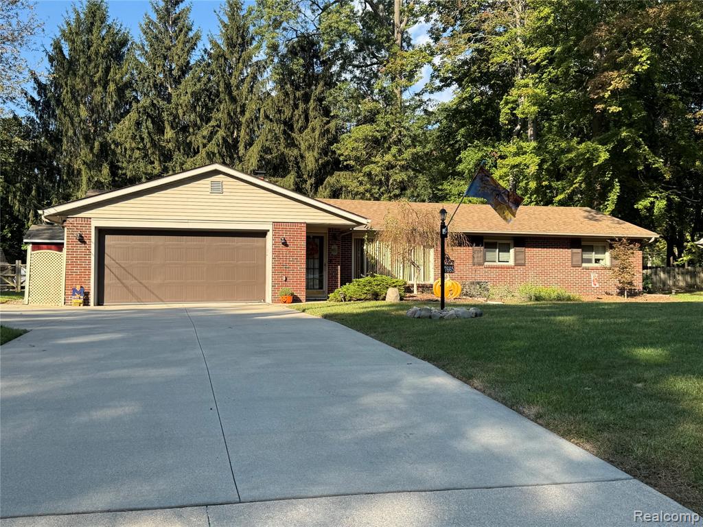 7665 Apache Trail Road, Temperance, MI 48182 — Photo 2