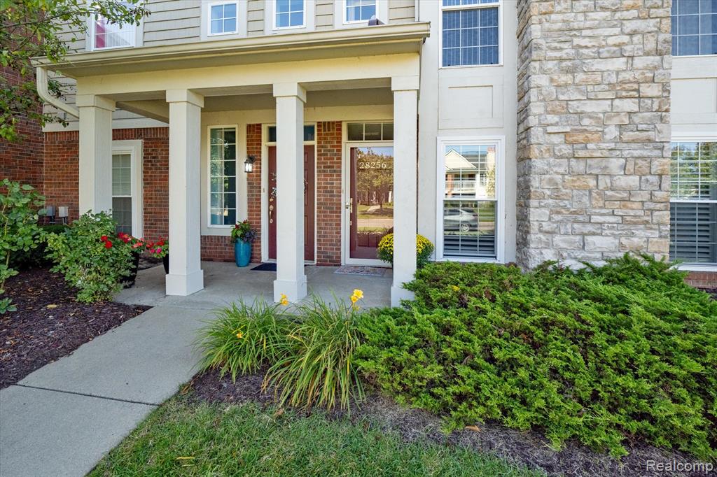 28256 Oakmonte Circle E, New Hudson, MI 48165 — front exterior