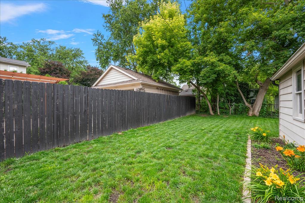 1186 Larkmoor Boulevard, Berkley, MI 48072 — Photo 31