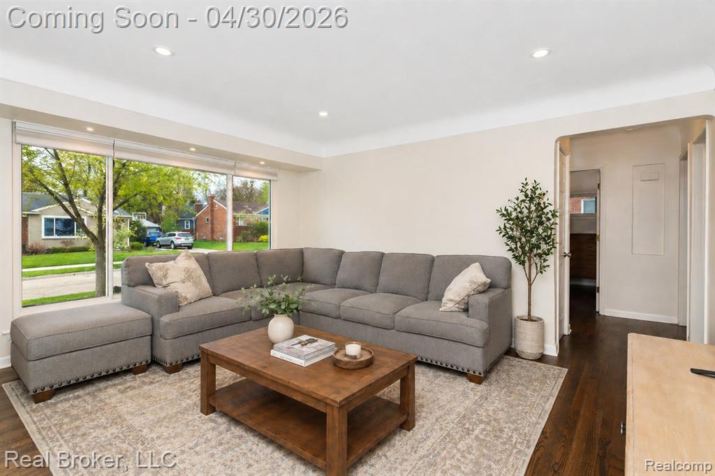 8410 Northfield Boulevard, Oak Park, MI 48237 — Photo 3