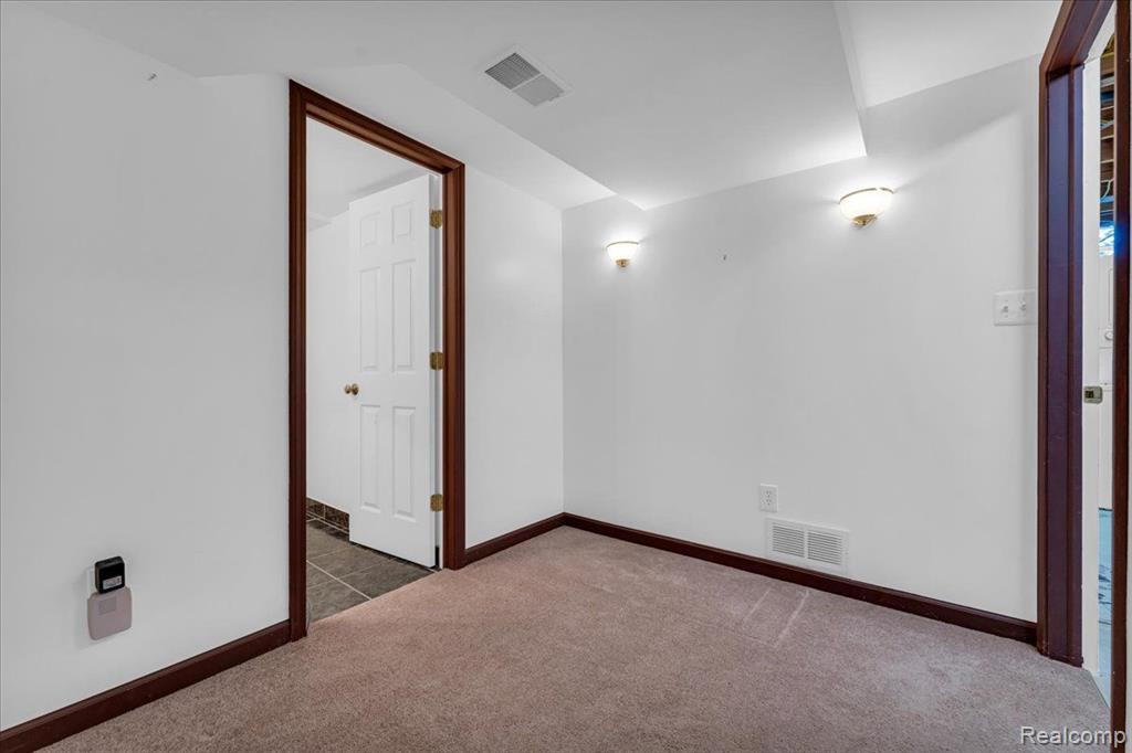 54 MAPLEGROVE Drive, 2, Clawson, MI — Photo 23