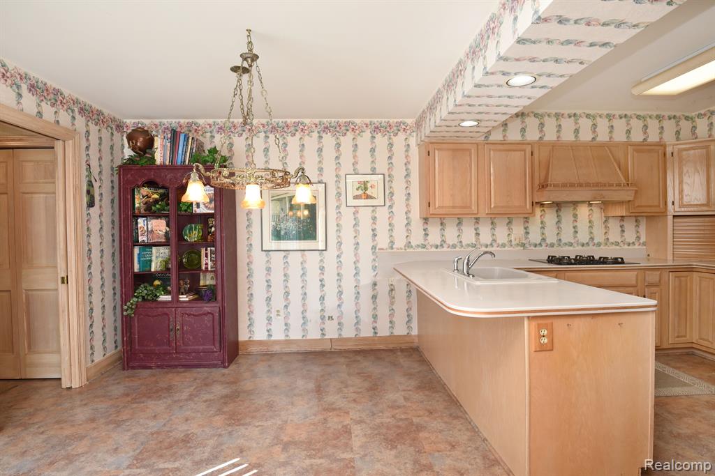 37738 AMBER Drive, Farmington Hills, MI 48331 — Photo 17