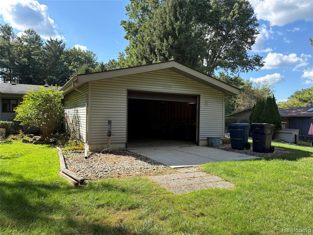7334 Parkwood Drive, Fenton, MI 48430 — Photo 4