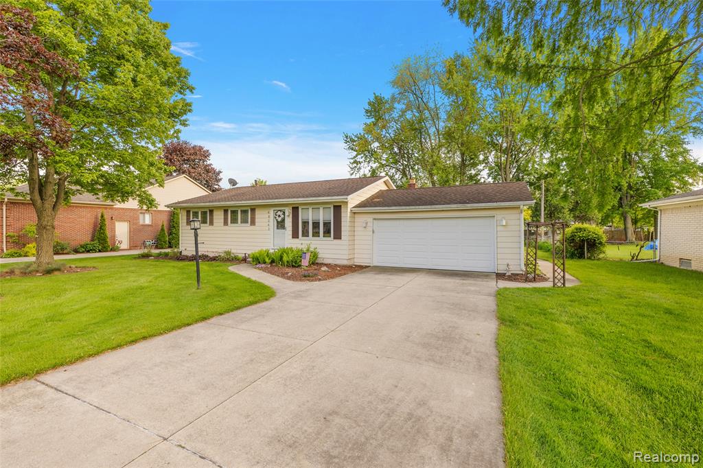 48242 FORBES Drive, Chesterfield, MI 48047 — Photo 4