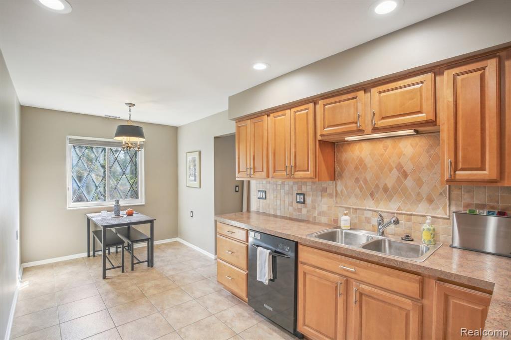 42160 WOODWARD Avenue, 19, Bloomfield Hills, MI 48304 — Photo 9