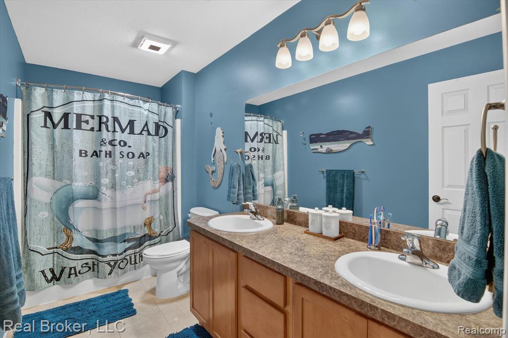 15156 Oak Valley Lane, Monroe, MI 48161 — Photo 33