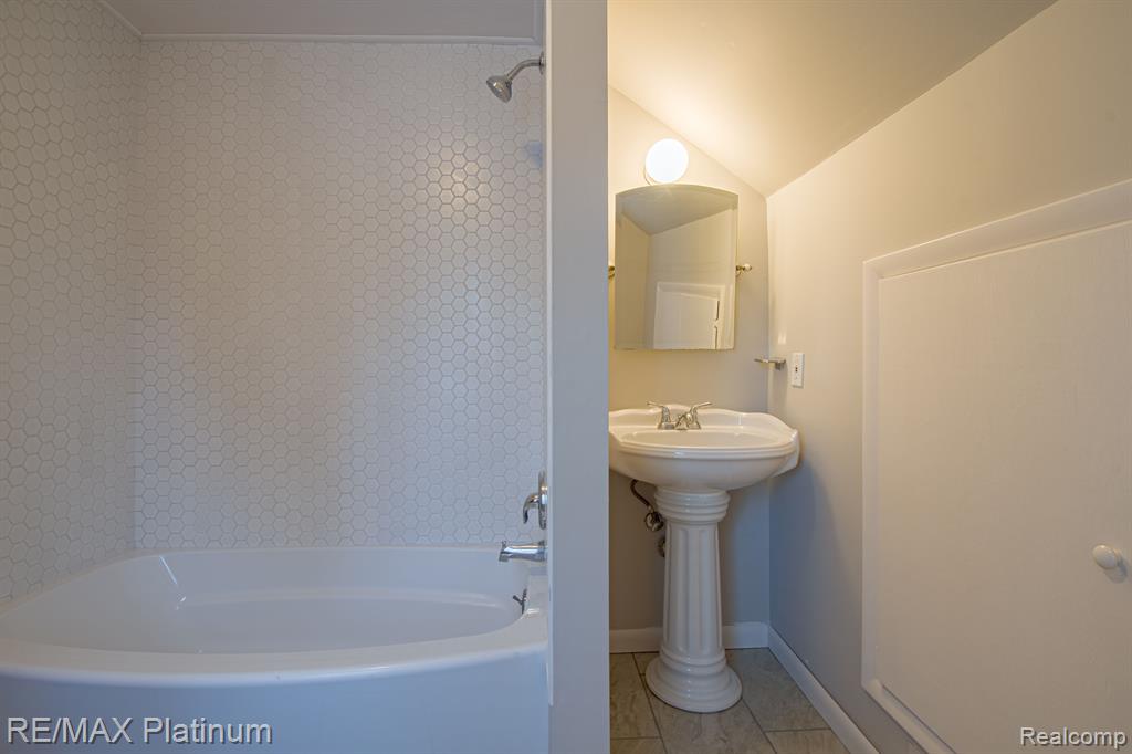 504 Front Street, Holly, MI 48442 — Photo 18