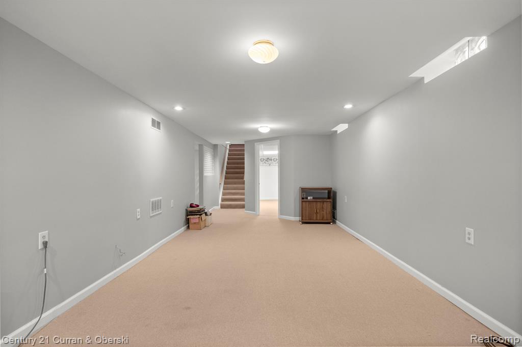 8821 NORTHAMPTON Drive, Plymouth, MI 48170 — Photo 39