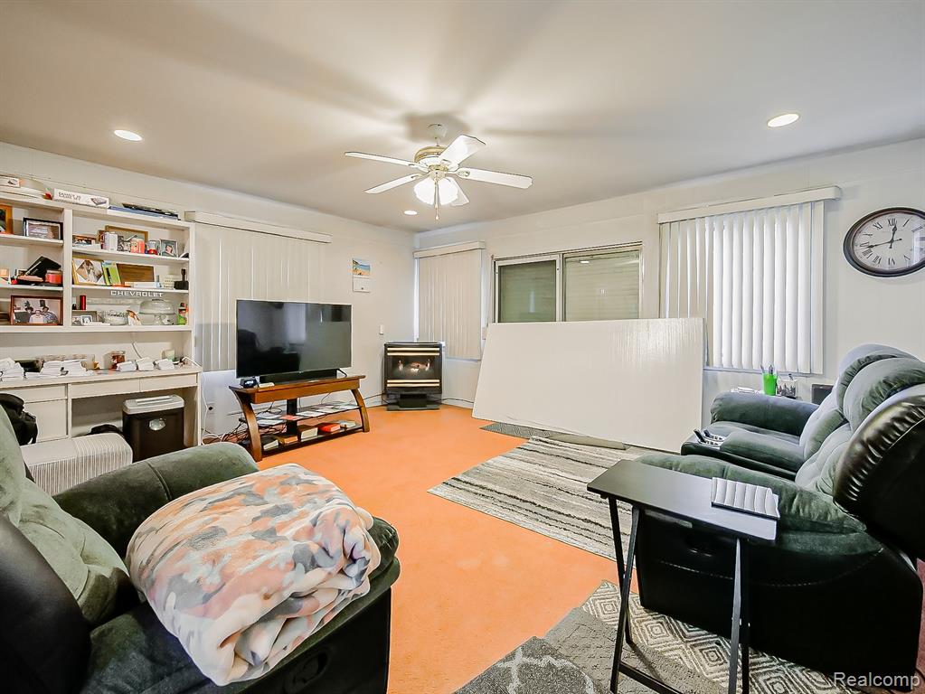 16870 Shaftsbury Avenue, Detroit, MI 48219 — Photo 2