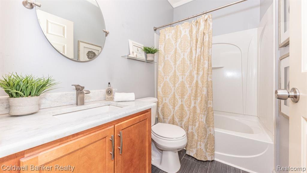 13541 CHRISTINA Lane, Belleville, MI 48111 — Photo 37
