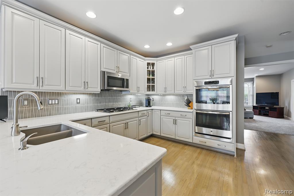 44586 BROADMOOR Circle N, Northville, MI 48168 — Photo 5
