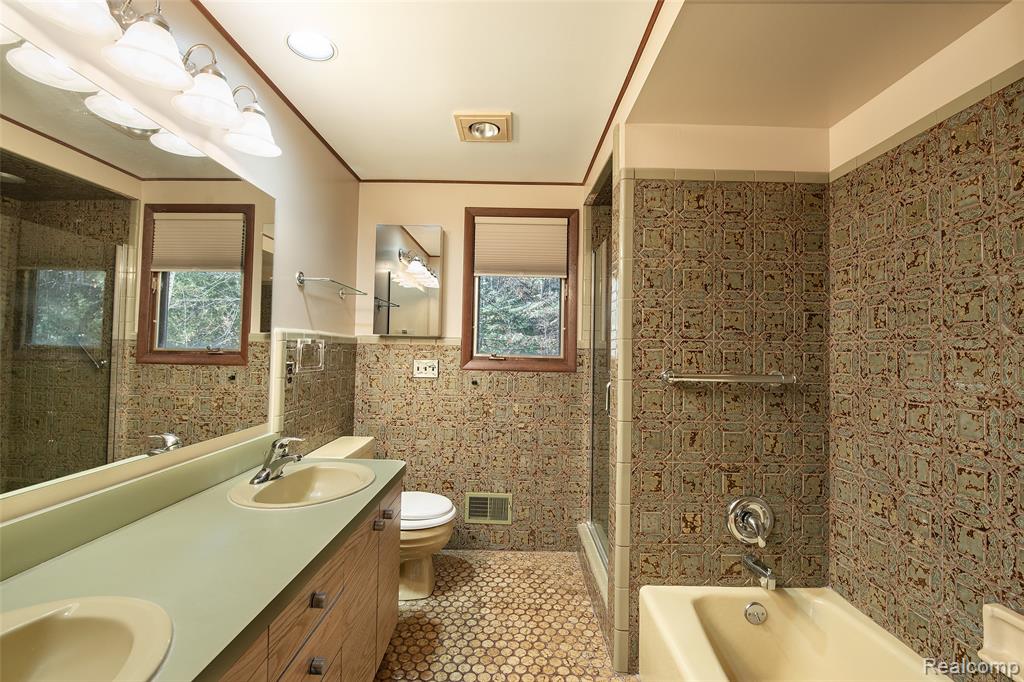 4993 Tiohero Boulevard, Clarkston, MI 48348 — Photo 31