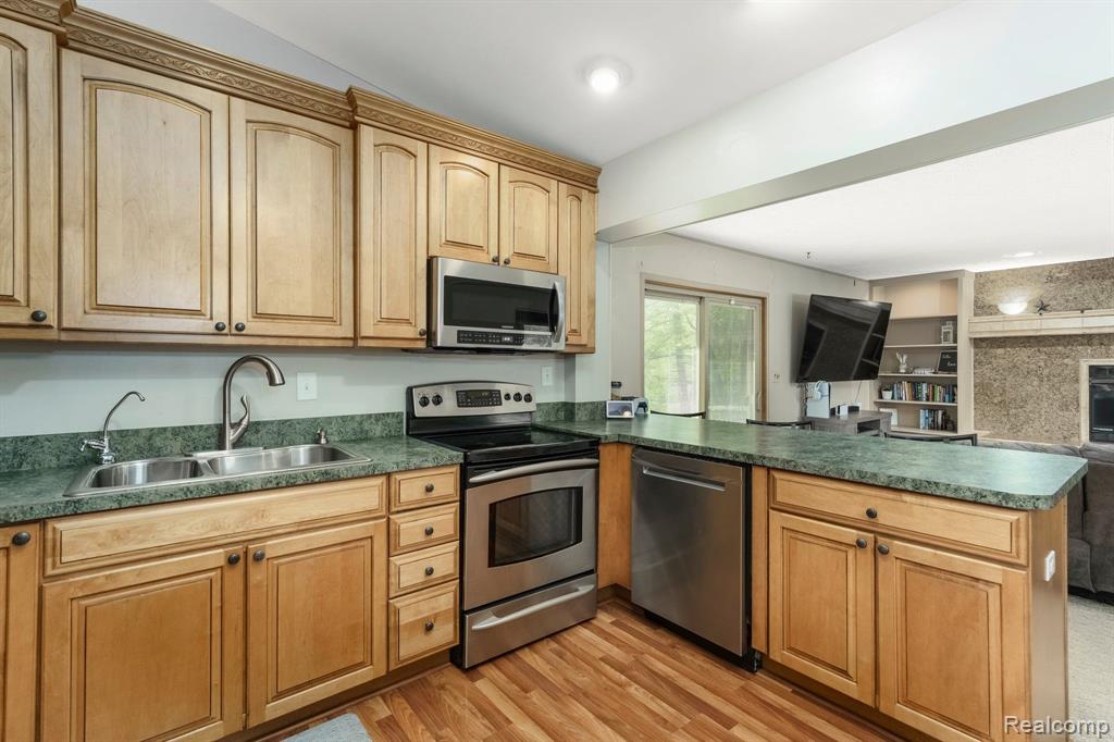 779 JOYCEIL Drive, Waterford, MI 48328 — Photo 21