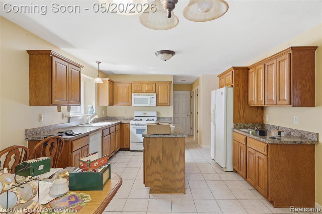 21527 N Tangel Drive E, Macomb, MI 48044 — Photo 11
