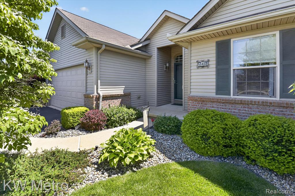 717 Koreys Circle, Blissfield, MI 49228