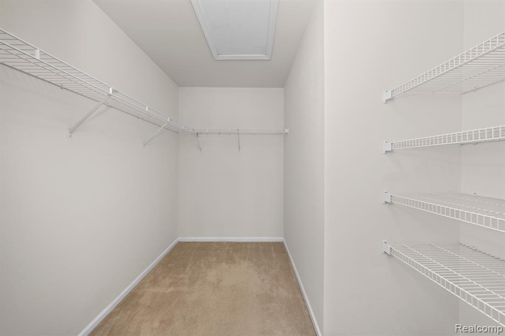 28260 OAKMONTE Circle E, New Hudson, MI 48165 — Photo 32