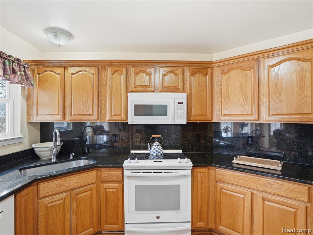 11371 Runyan Lake Road, Fenton, MI 48430 — Photo 11