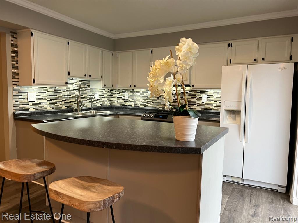 37033 Ridgedale Circle, Farmington Hills, MI 48331 — Photo 7