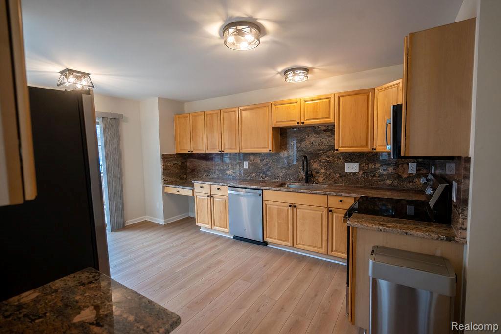 23869 McCort Drive, Flat Rock, MI 48134 — Photo 18