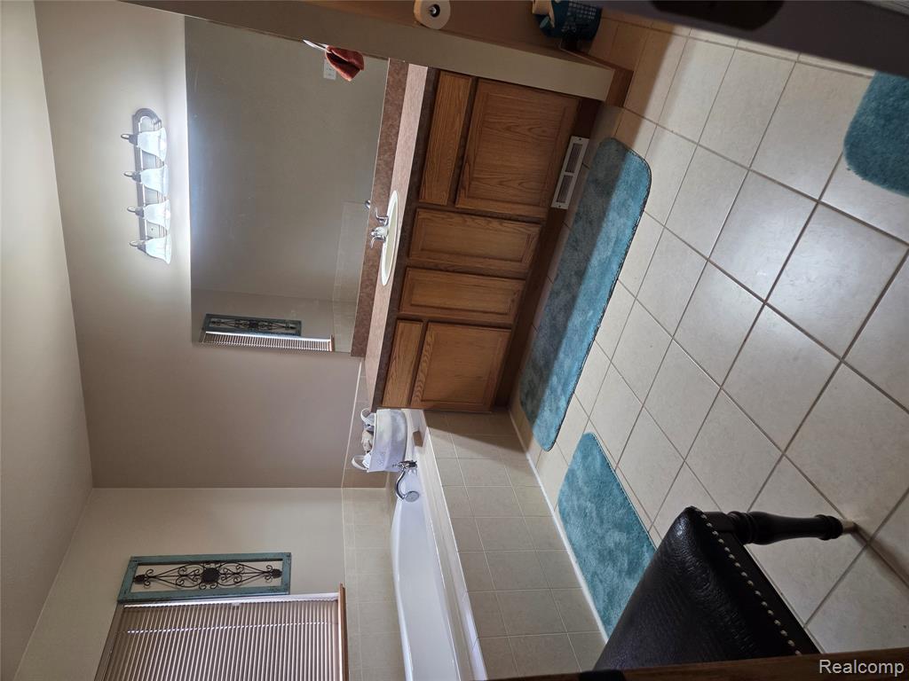 26940 Cedar Run Court, Woodhaven, MI 48183 — Photo 17