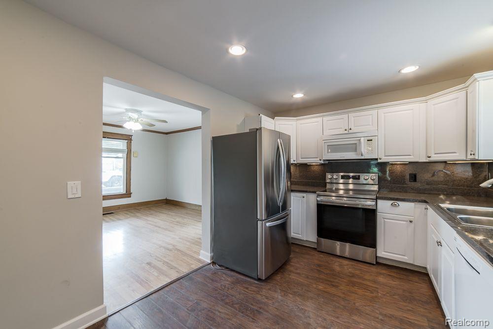 335 N CHURCH Street, Ortonville, MI 48462 — Photo 10