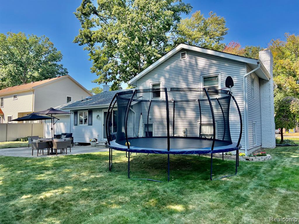 4245 SURREY Lane, Fort Gratiot, MI 48059 — Photo 32