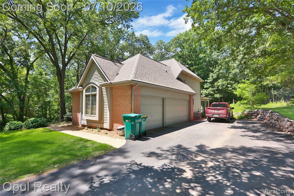7725 Partridge Hill Drive, Brighton, MI 48116 — Photo 4