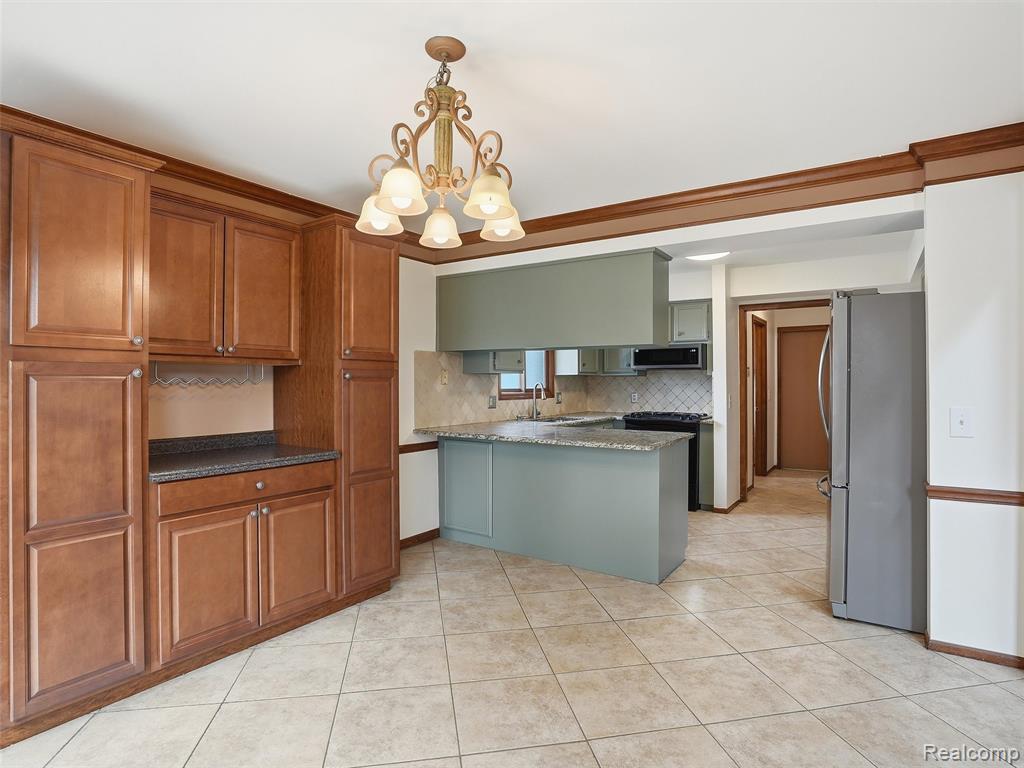 46689 Barbara Drive, Macomb, MI 48044 — Photo 12