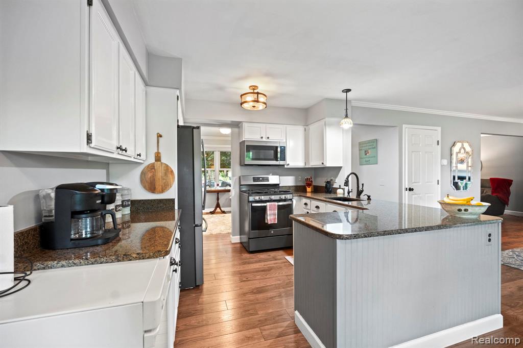 4386 Kelly Circle Drive, Commerce Twp, MI 48390 — Photo 11