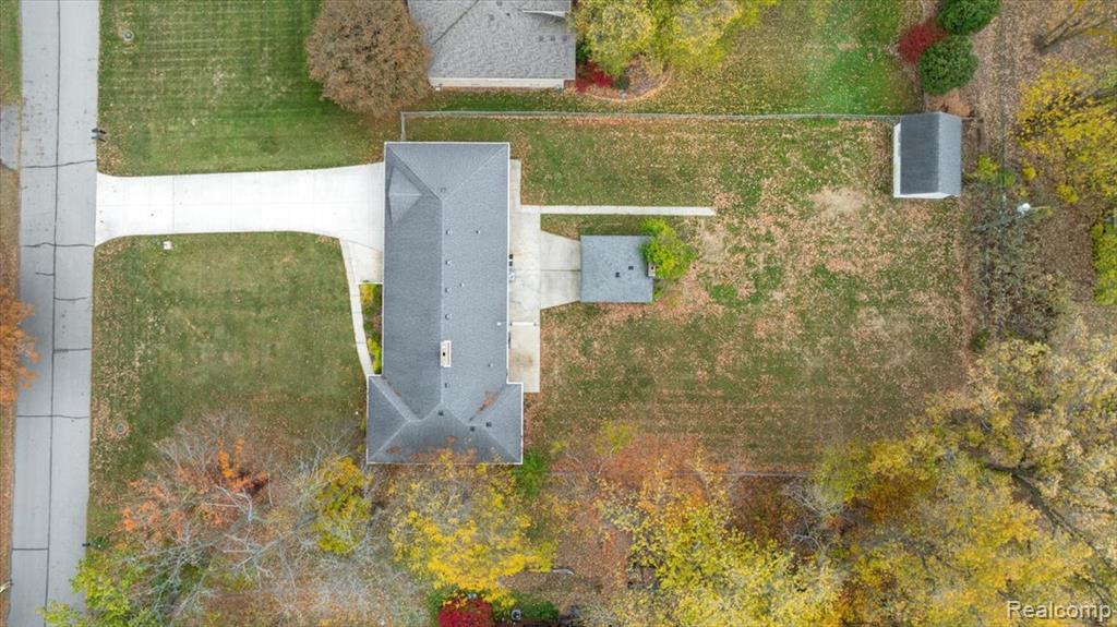 9127 Lake Road, Grosse Ile, MI 48138 — Photo 33