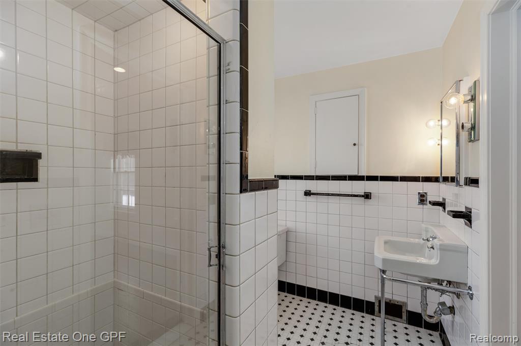 636 Middlesex Road, Grosse Pointe, MI 48230 — Photo 30