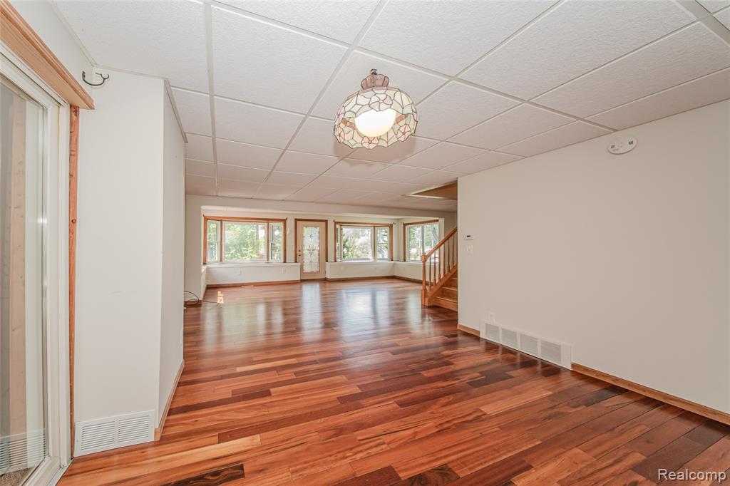 9042 Gale Road, White Lake, MI — Photo 30