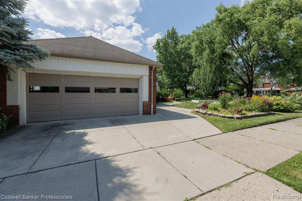 1416 N Renaud Road, Grosse Pointe Woods, MI 48236 — Photo 5